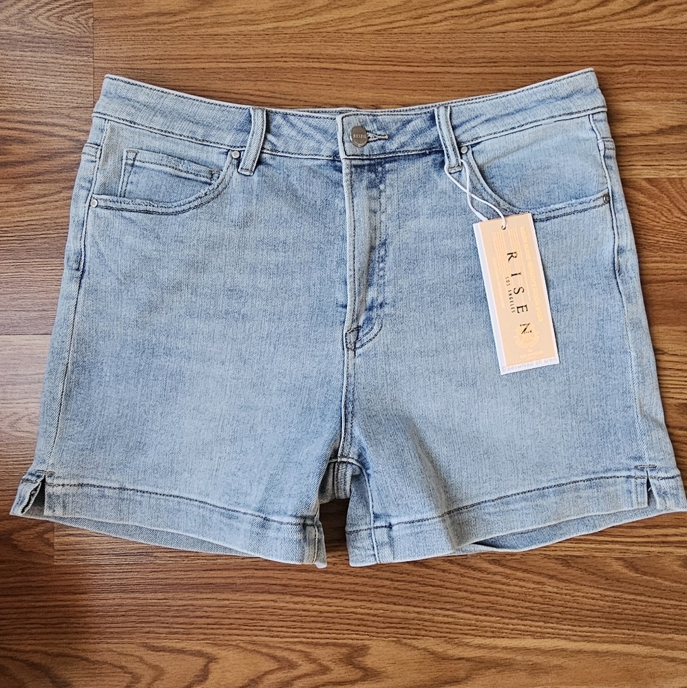 Risen Women's Light Wash Side Slit Denim Shorts Sz 1X